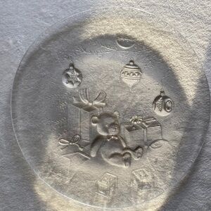 Libbey 13'' Christmas Platter: Showcase of Delightful Bear Under The Tree Scene‎